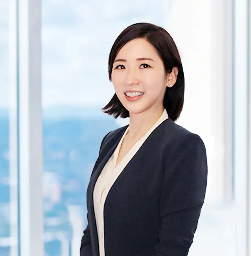 Dina Shin Headshot